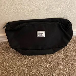 Herschel 5L Fanny pack *brand new*